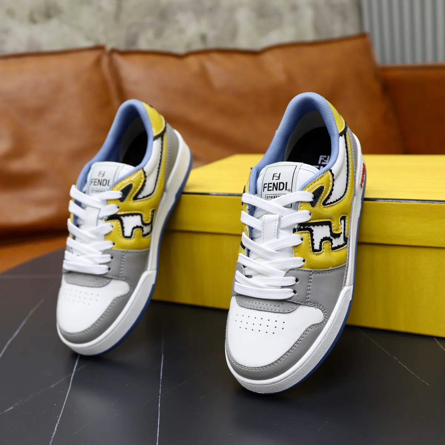 Ex-factory price: 640🔥Couple model (top original order) Brand: FENDI Size: 35-44 (customized for men 38 and 45) Grade: original order quality High version Material: Imported original cowhide stitching ➕ High-quality and comfortable lining Original TPU lightweight anti-slip outsole Style category: Travel fashion casual shoes Versatile trend